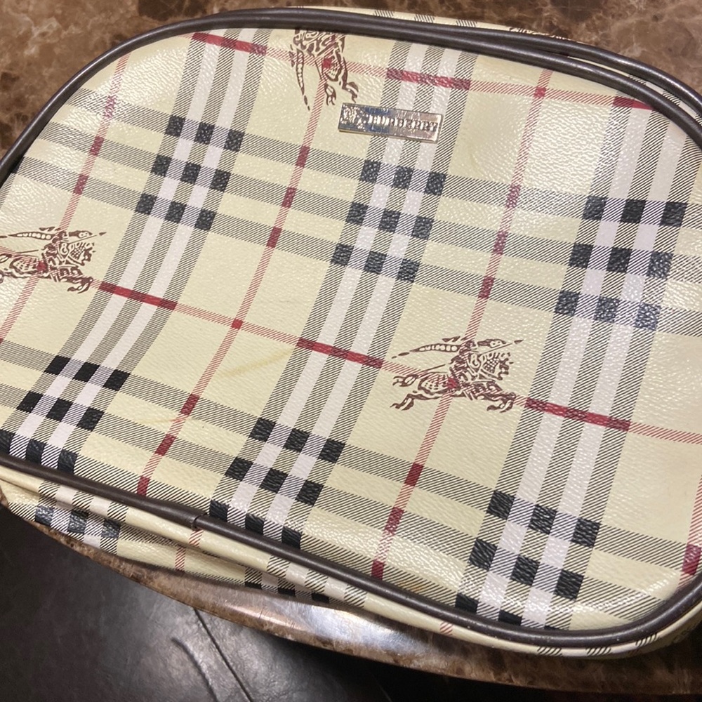 A beautiful Burberry cosmetic bag Smoke free environment